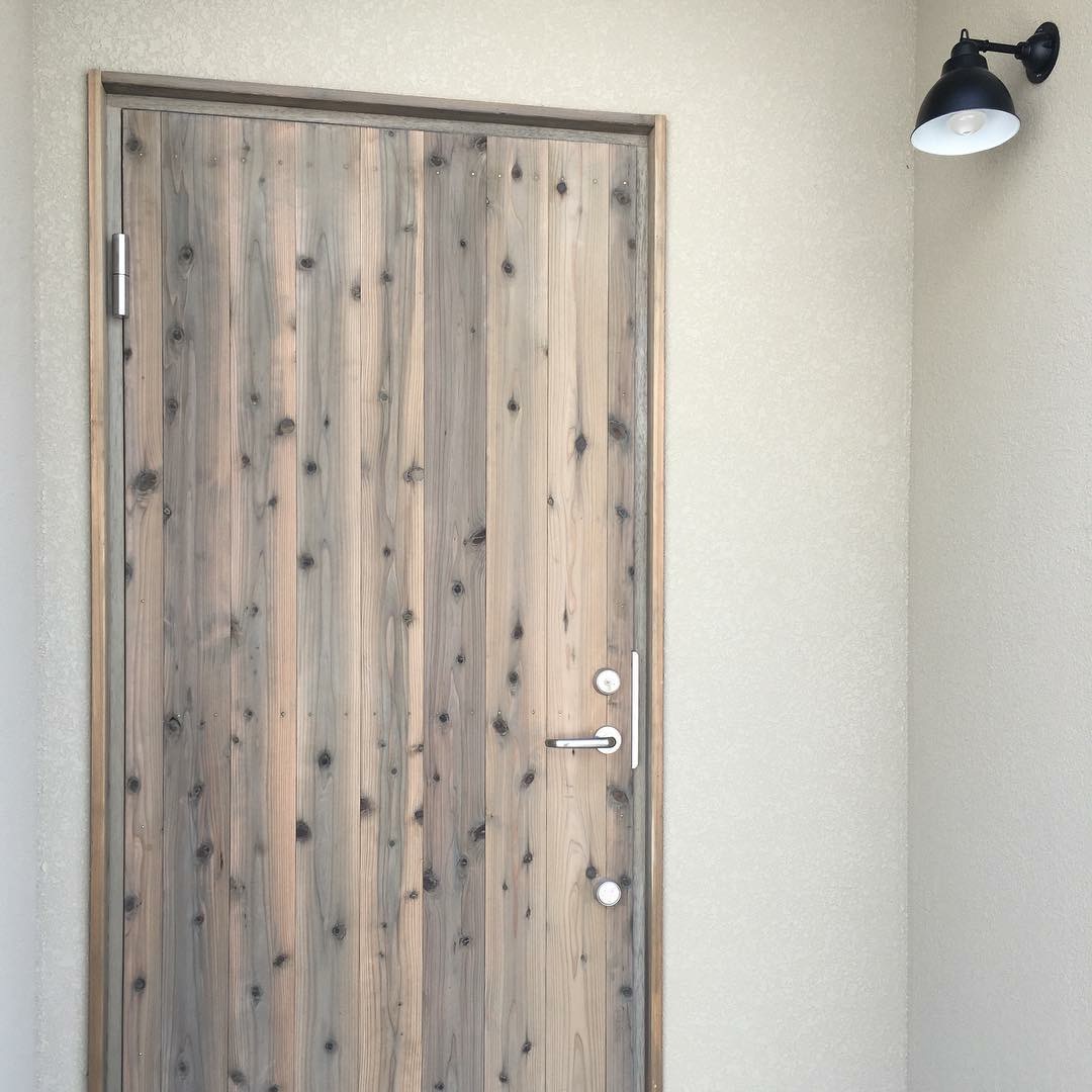 吹田市佐竹台の家｜木製玄関ドアの画像
