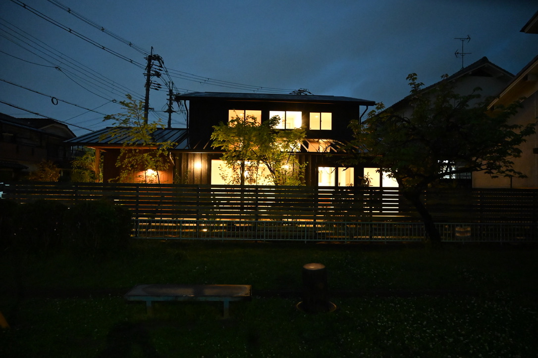 2022東大阪の家　夜景の写真