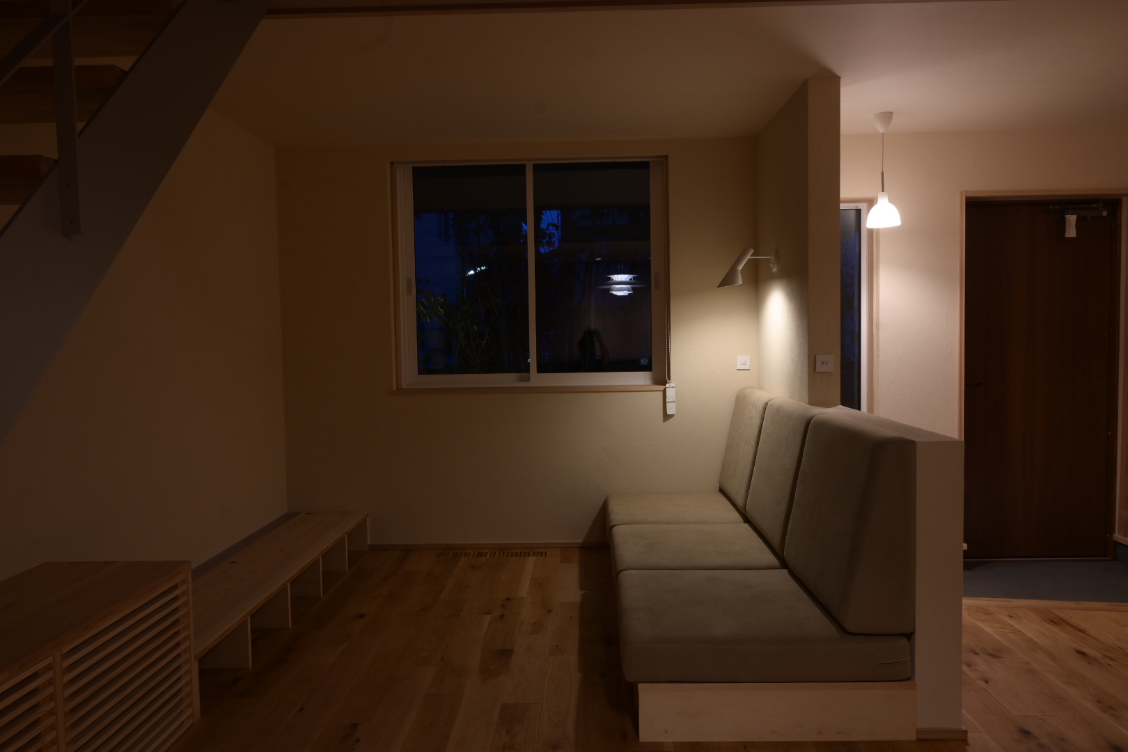Q1住宅　2023中京区の家造作ソファの写真